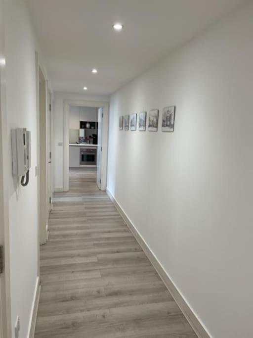 2bed 2bath -pool, Balcony, Gym Lift * Londen