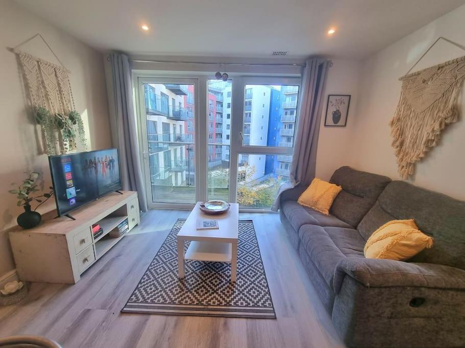 2bed 2bath -pool, Balcony, Gym Lift Appartement *