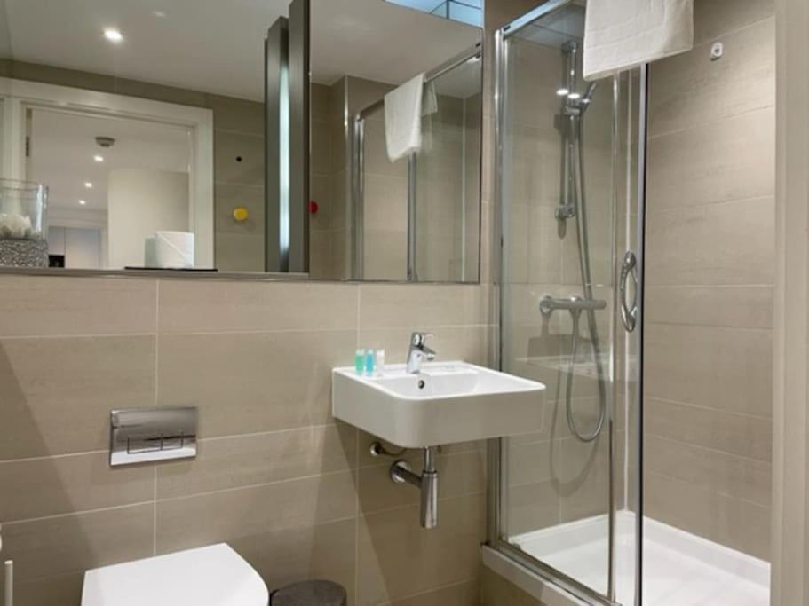 2bed 2bath -pool, Balcony, Gym Lift Appartement