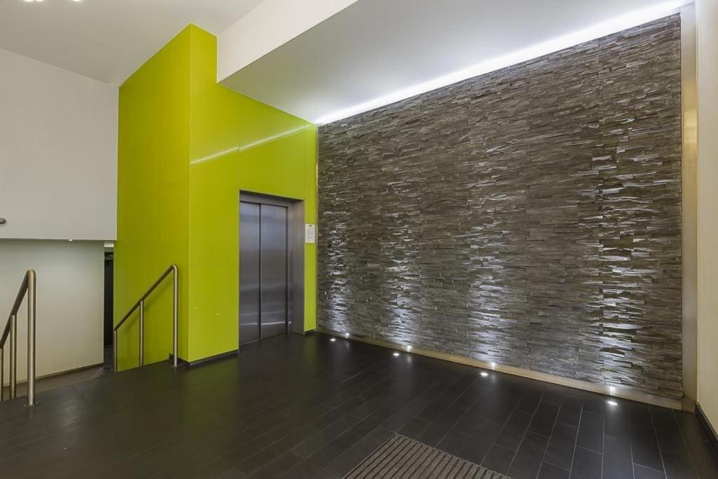 Appartement 2bed 2bath -pool, Balcony, Gym Lift