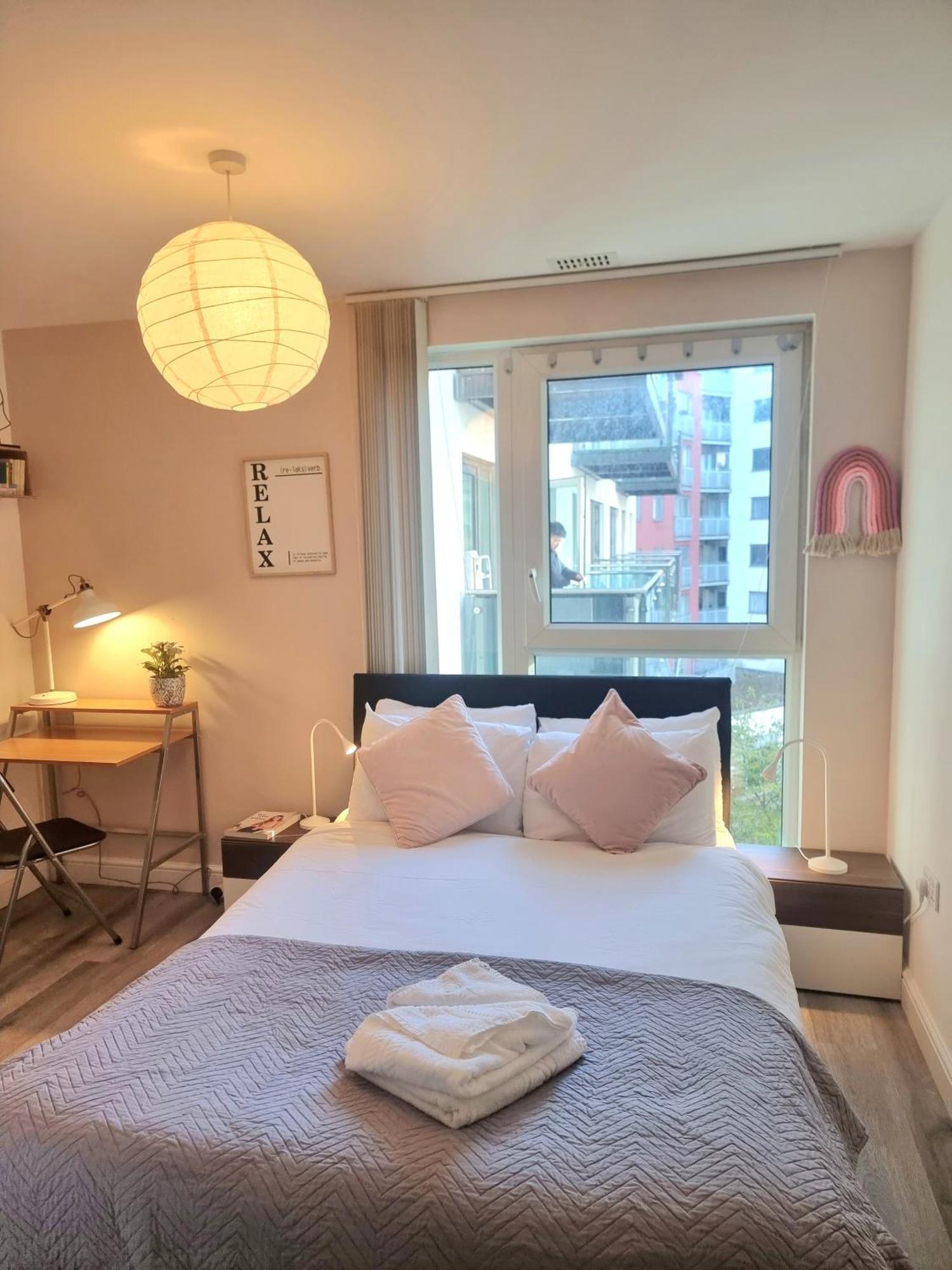 2bed 2bath -pool, Balcony, Gym Lift Londen